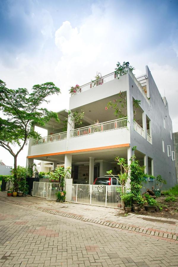 Inni Homestay Malang Exterior photo